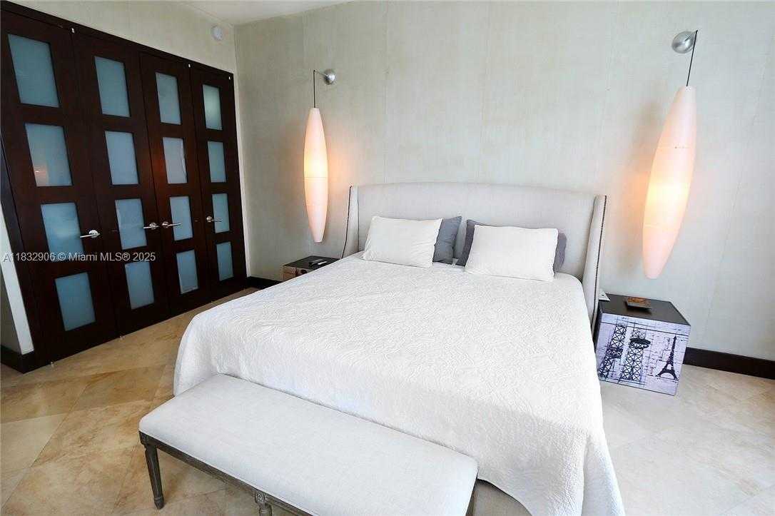 Small Image of 100 SOUTH POINTE DR #601, Miami Beach Number 11
