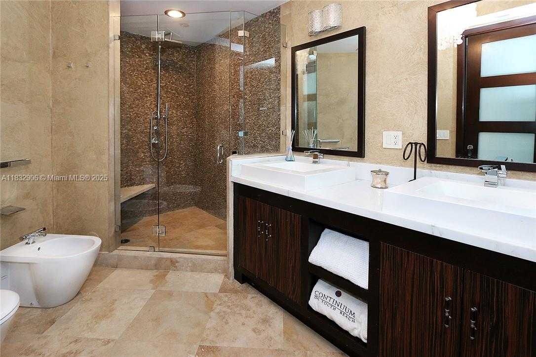 Small Image of 100 SOUTH POINTE DR #601, Miami Beach Number 14