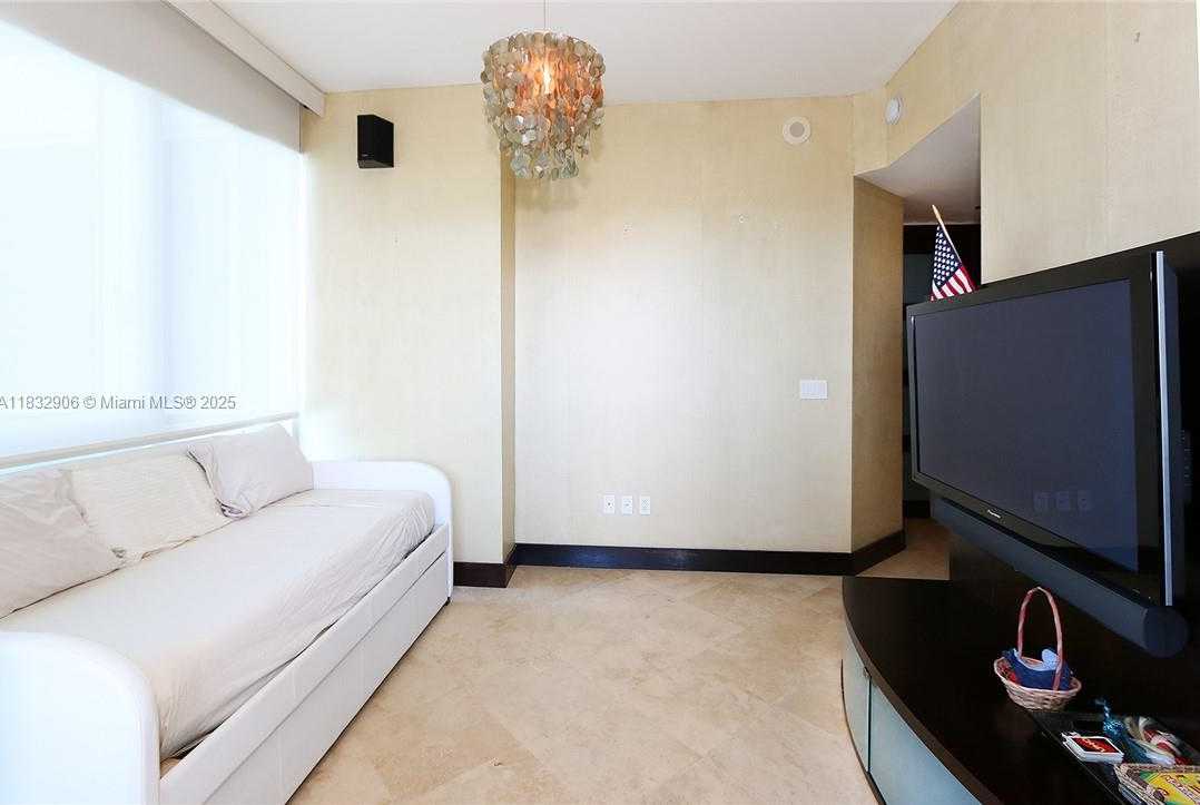 Small Image of 100 SOUTH POINTE DR #601, Miami Beach Number 17