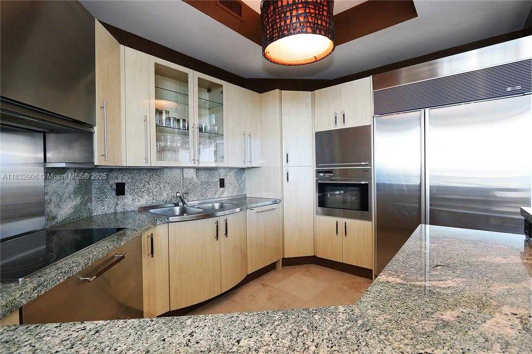 Small Image of 100 SOUTH POINTE DR #601, Miami Beach Number 2