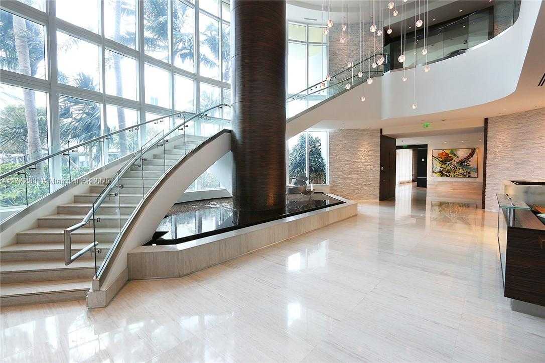 Small Image of 100 SOUTH POINTE DR #601, Miami Beach Number 20