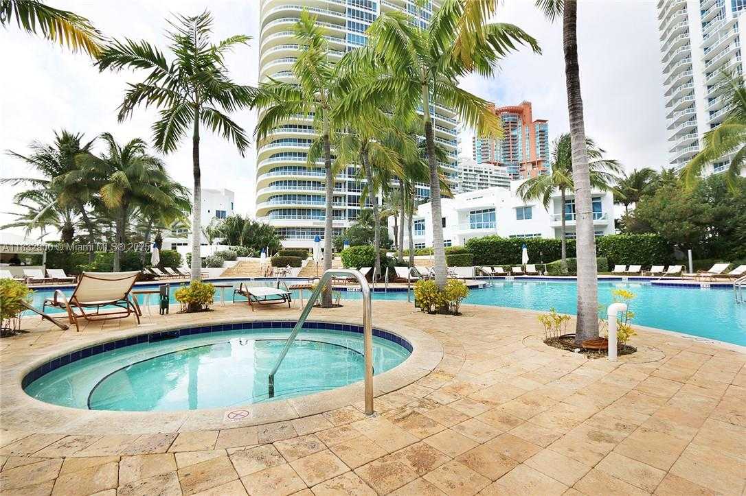 Small Image of 100 SOUTH POINTE DR #601, Miami Beach Number 23
