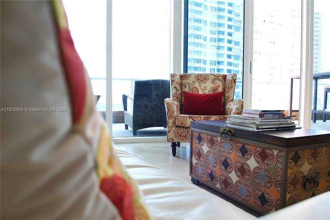 Small Image of 100 SOUTH POINTE DR #601, Miami Beach Number 7