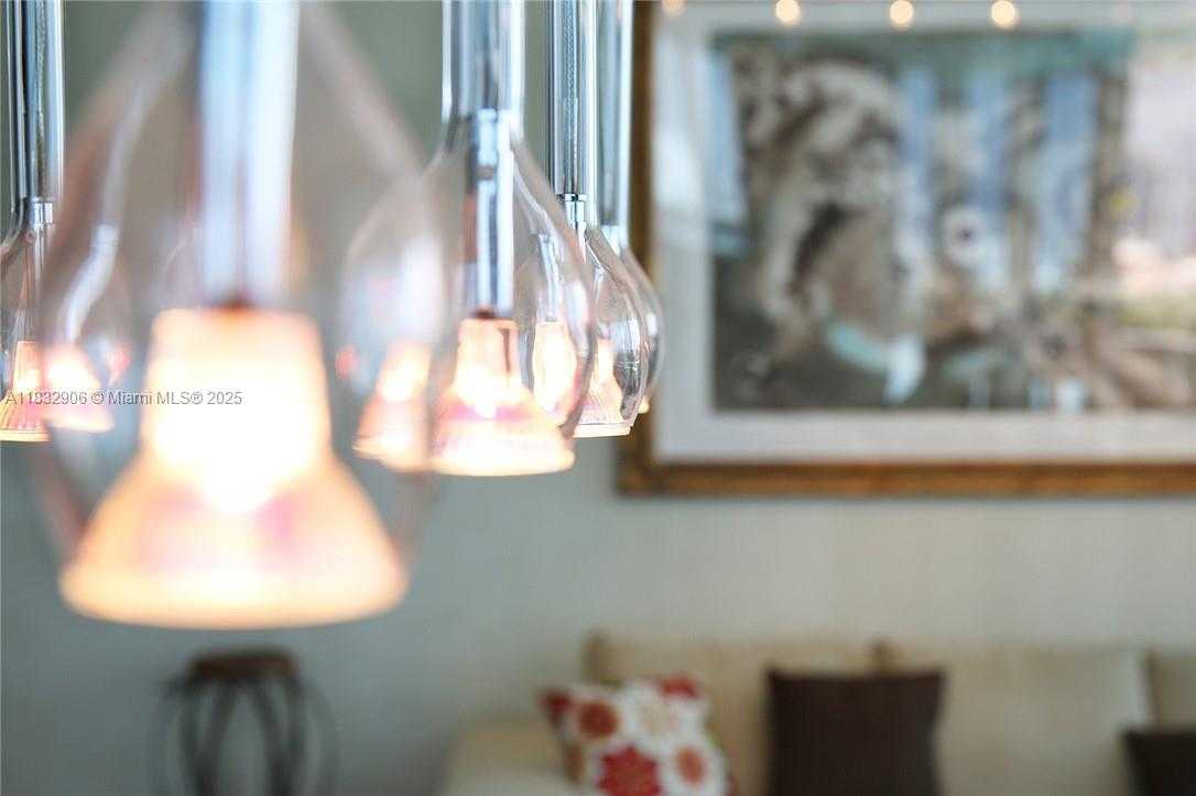 Small Image of 100 SOUTH POINTE DR #601, Miami Beach Number 9