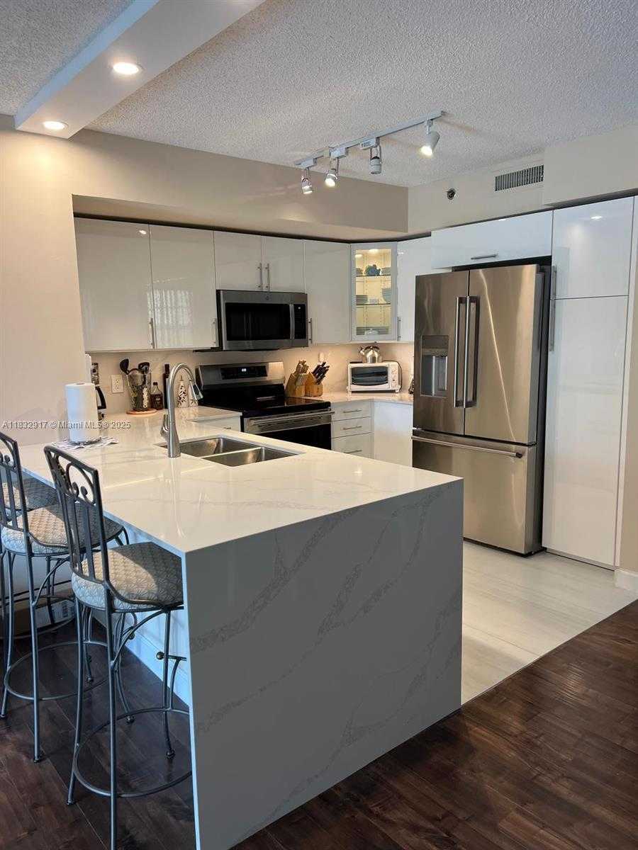 Small Image of 19901 EAST COUNTRY CLUB DR #2202, Aventura Number 2