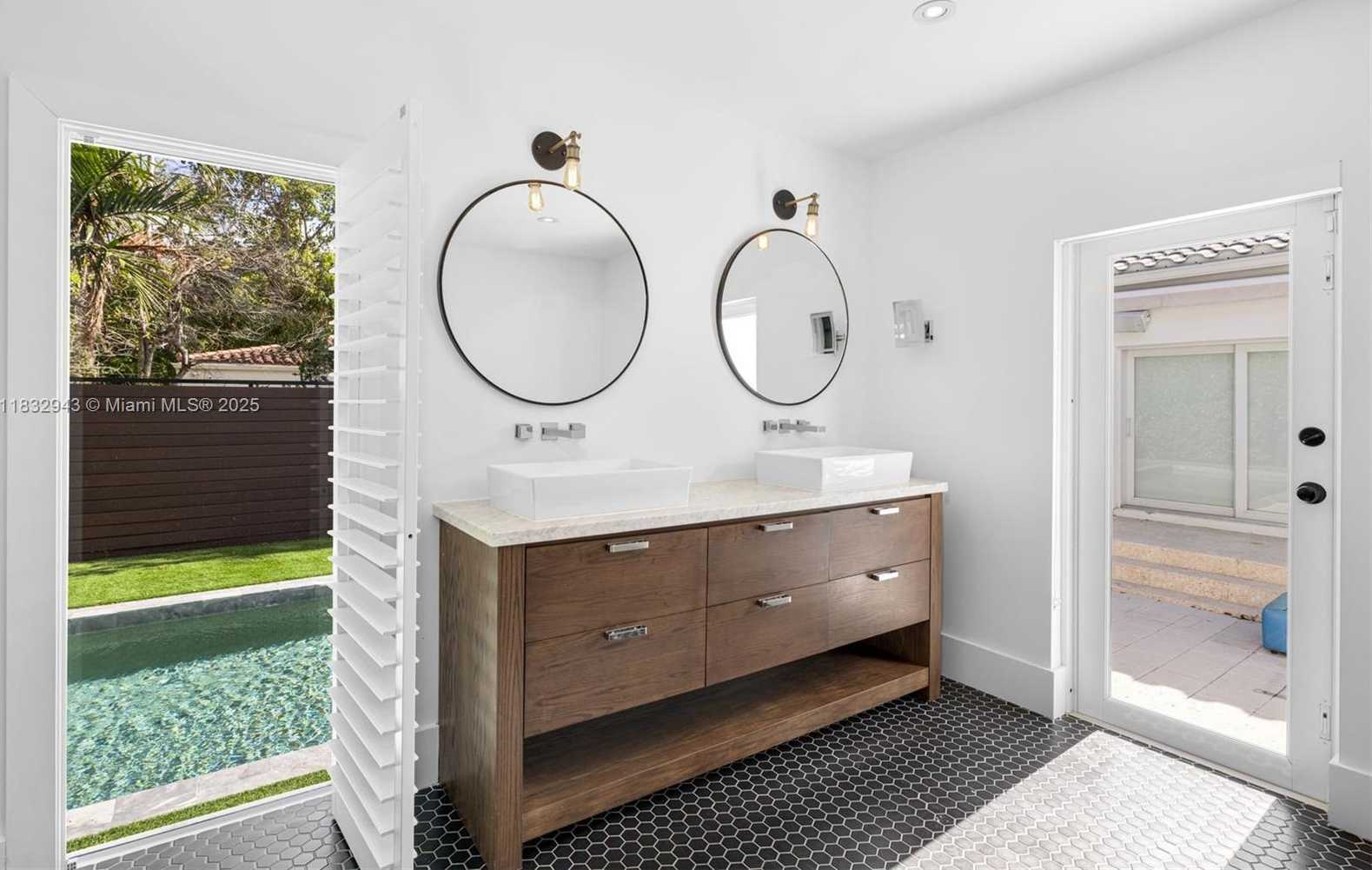 Small Image of 712 NORTH EAST 72ND ST, Miami Number 12