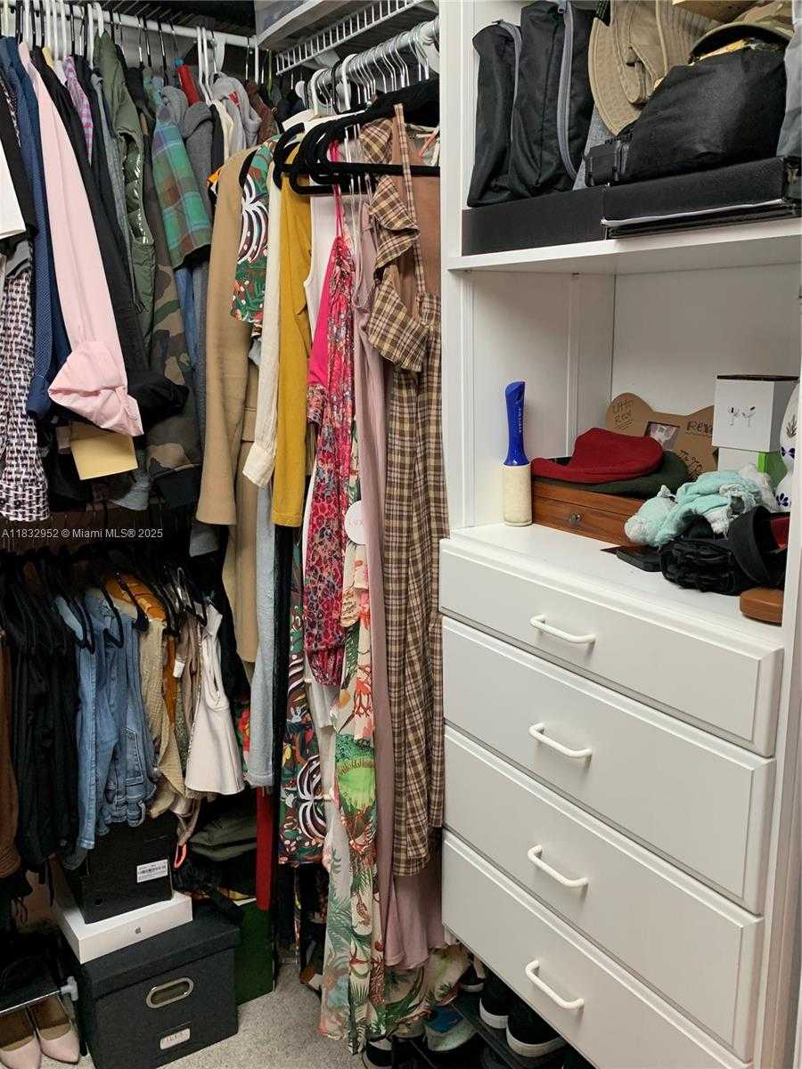 Small Image of 6039 COLLINS AVE #529, Miami Beach Number 12