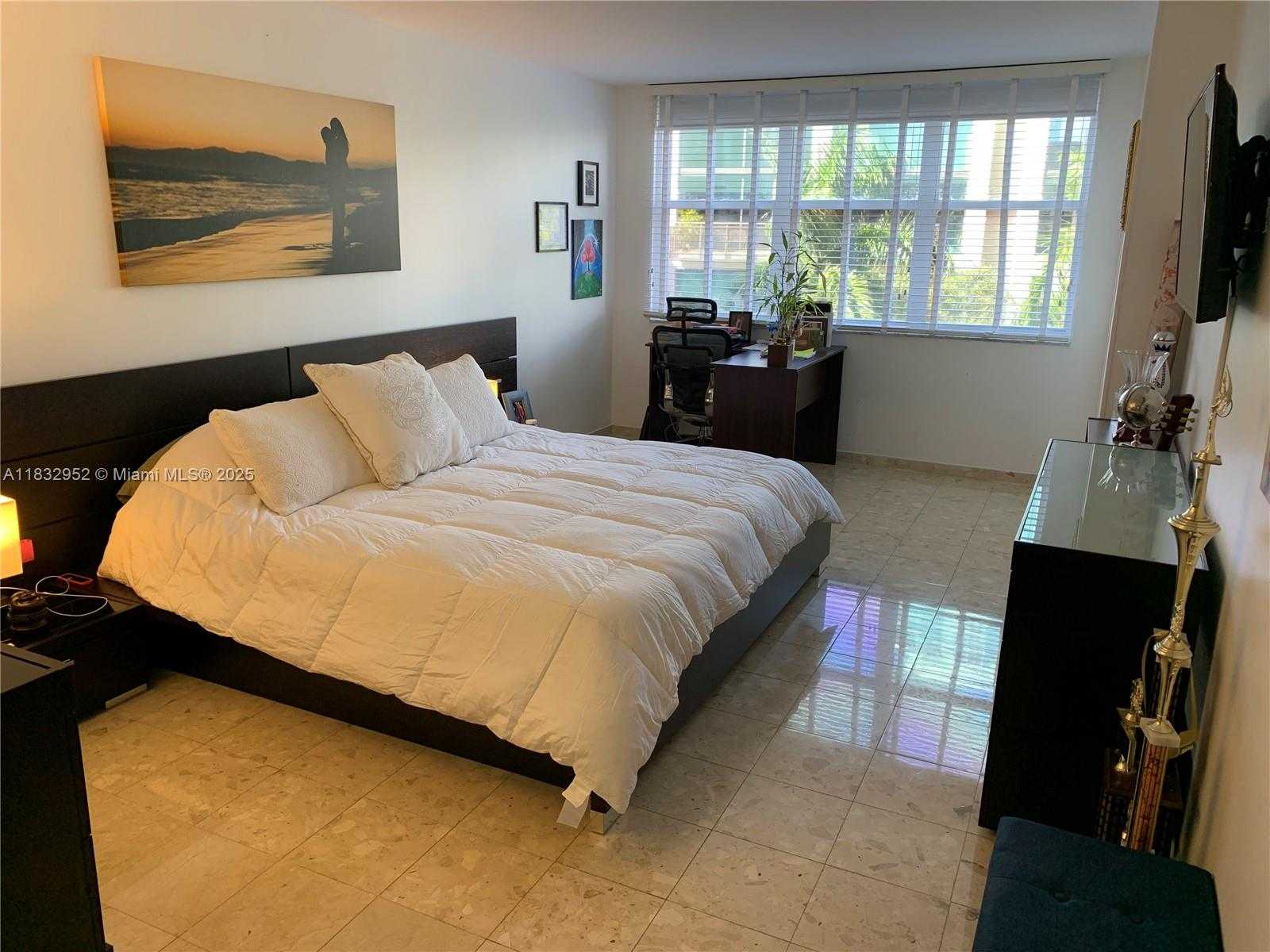 Small Image of 6039 COLLINS AVE #529, Miami Beach Number 15