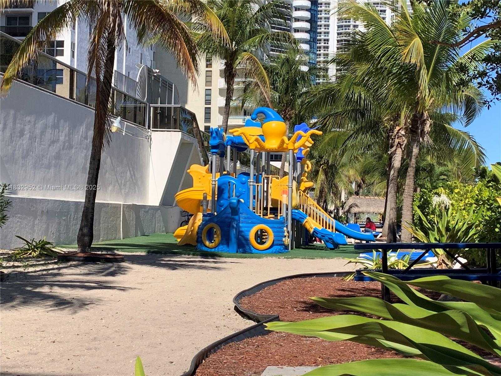 Small Image of 6039 COLLINS AVE #529, Miami Beach Number 19