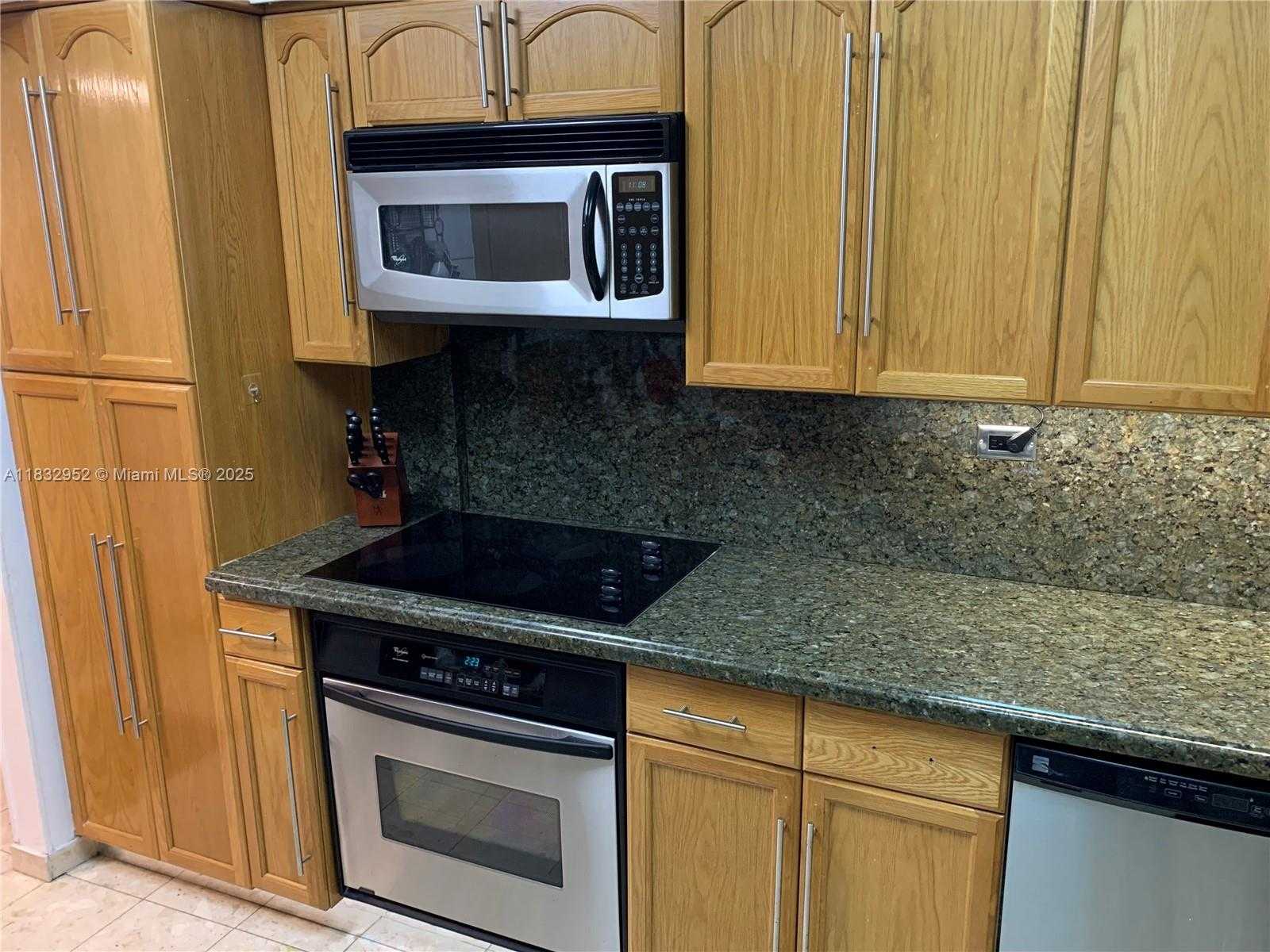Small Image of 6039 COLLINS AVE #529, Miami Beach Number 4
