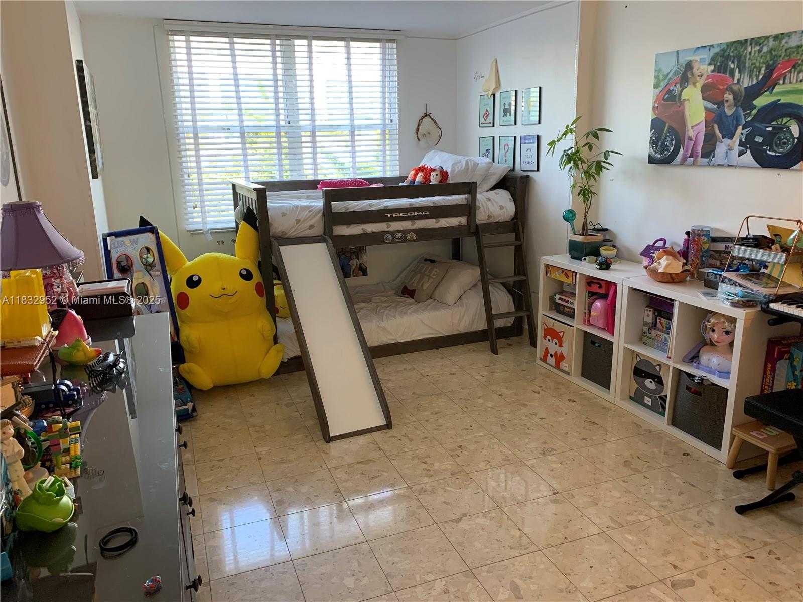 Small Image of 6039 COLLINS AVE #529, Miami Beach Number 9