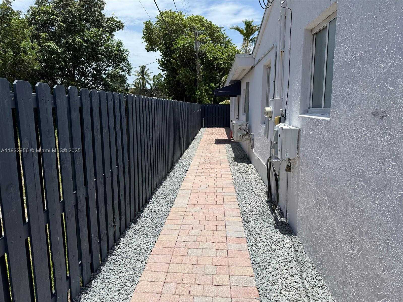 Small Image of 214 NORTH EAST 108TH ST #Side Unit, Miami Number 16