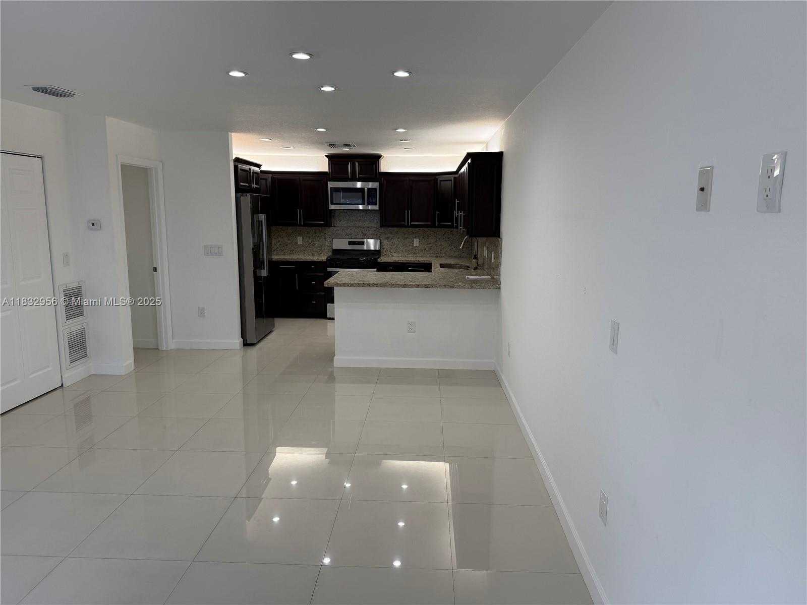 Small Image of 214 NORTH EAST 108TH ST #Side Unit, Miami Number 2