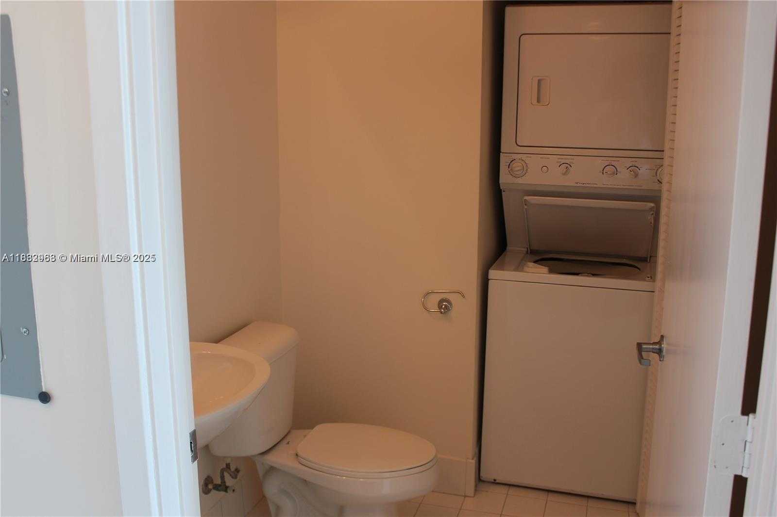 Small Image of 888 BISCAYNE BLVD #1806, Miami Number 9