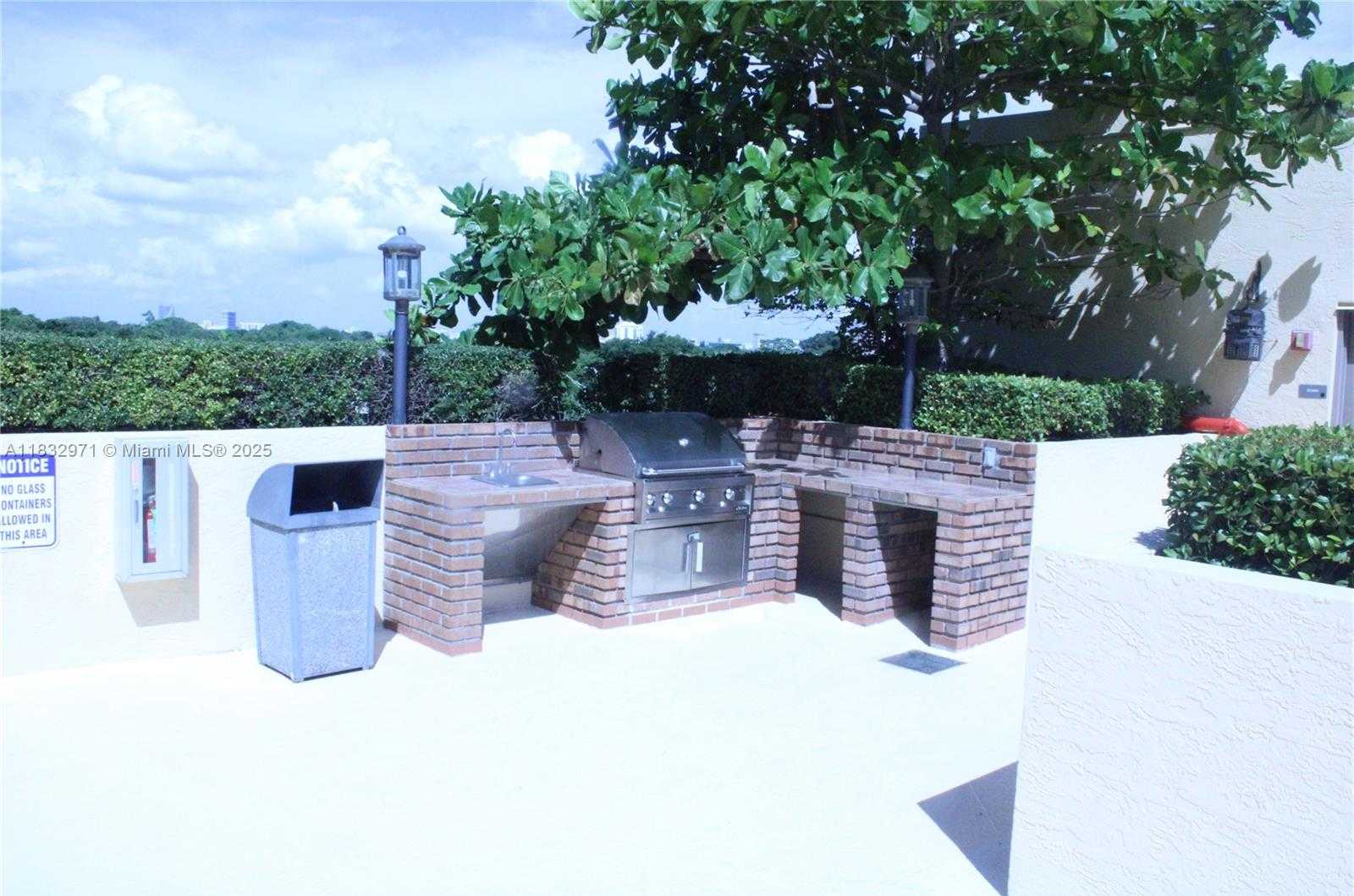 Small Image of 2475 BRICKELL AVE #1401, Miami Number 11