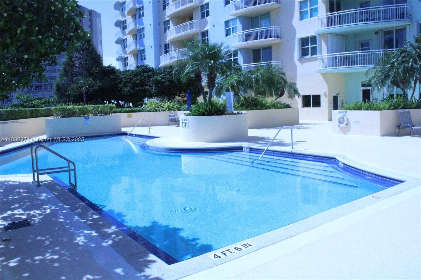 Small Image of 2475 BRICKELL AVE #1401, Miami Number 12