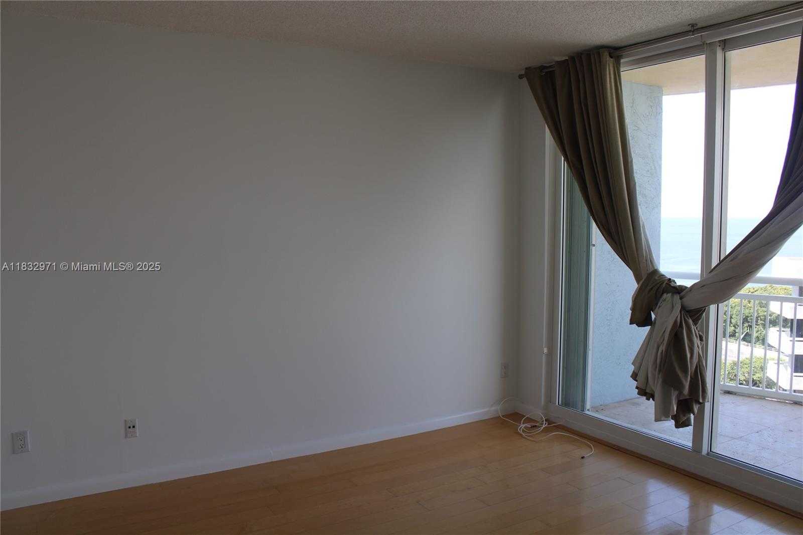 Small Image of 2475 BRICKELL AVE #1401, Miami Number 20