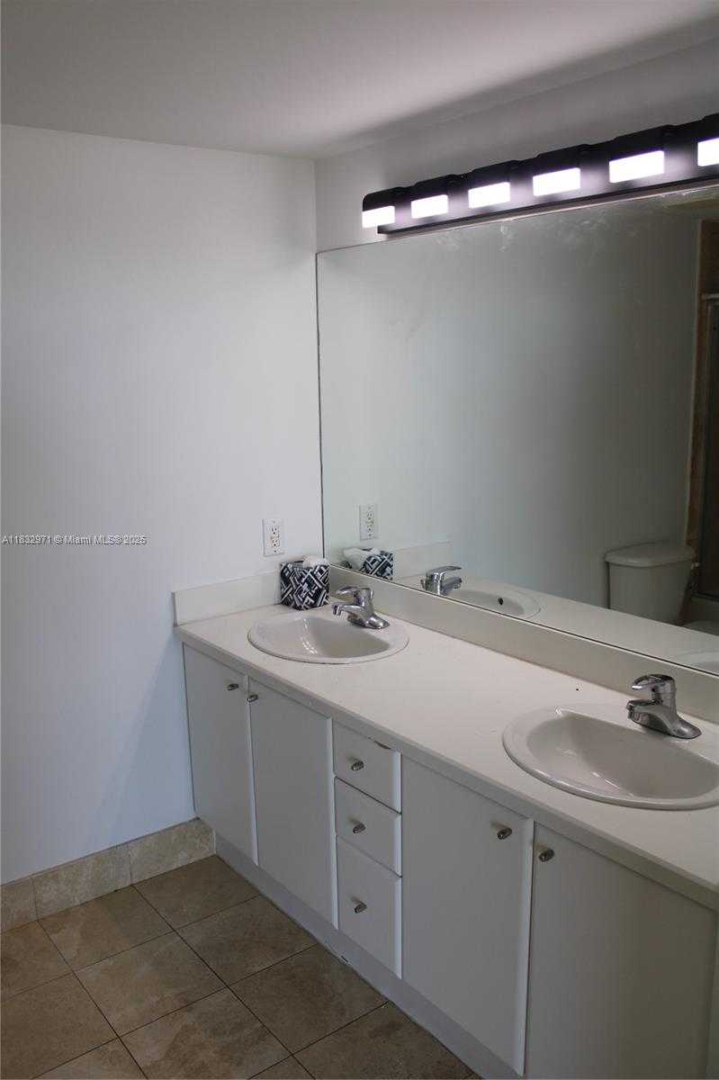 Small Image of 2475 BRICKELL AVE #1401, Miami Number 24