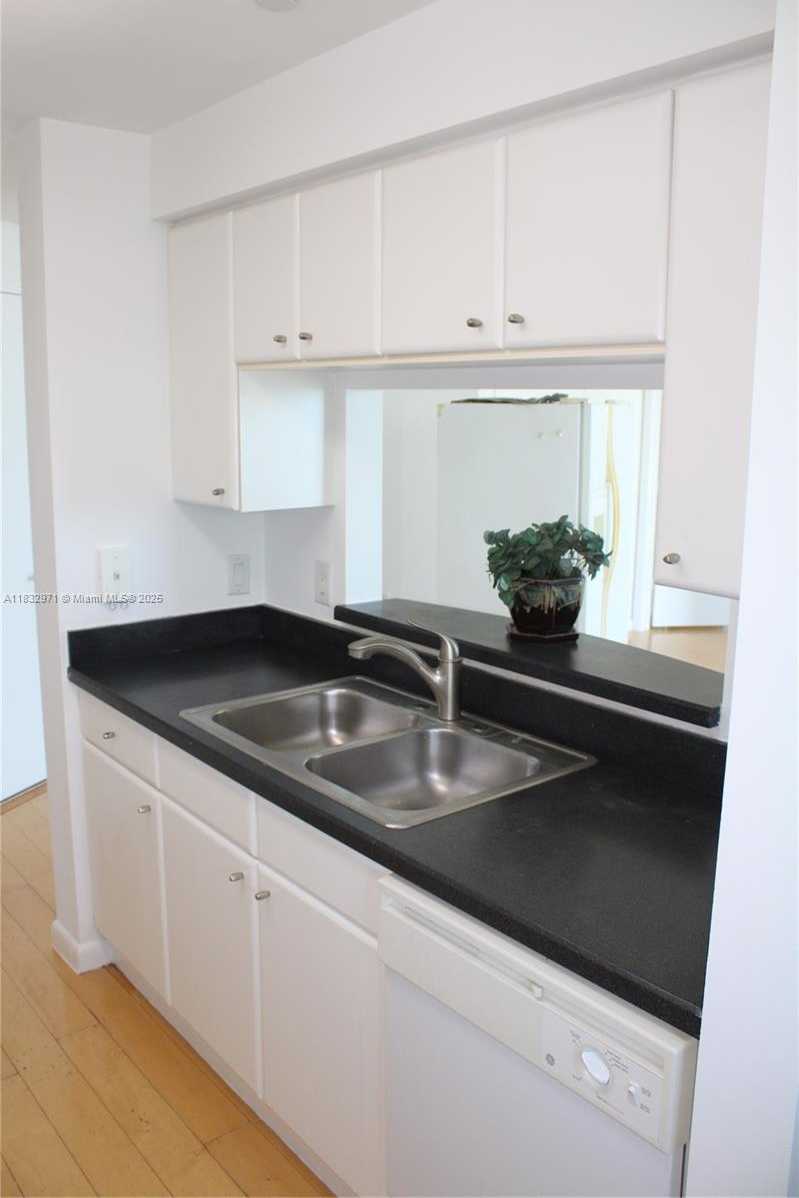 Small Image of 2475 BRICKELL AVE #1401, Miami Number 29