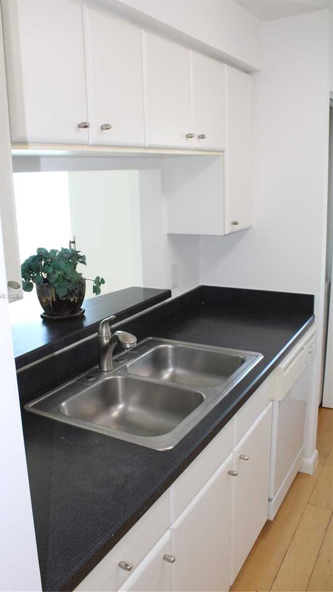 Small Image of 2475 BRICKELL AVE #1401, Miami Number 30