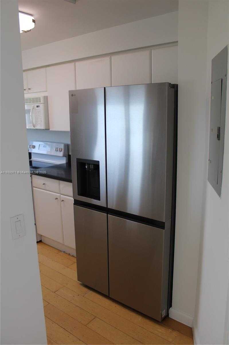 Small Image of 2475 BRICKELL AVE #1401, Miami Number 31