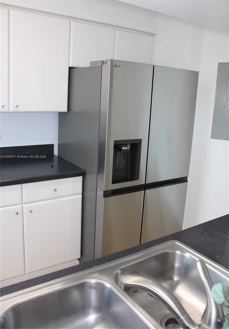 Small Image of 2475 BRICKELL AVE #1401, Miami Number 32