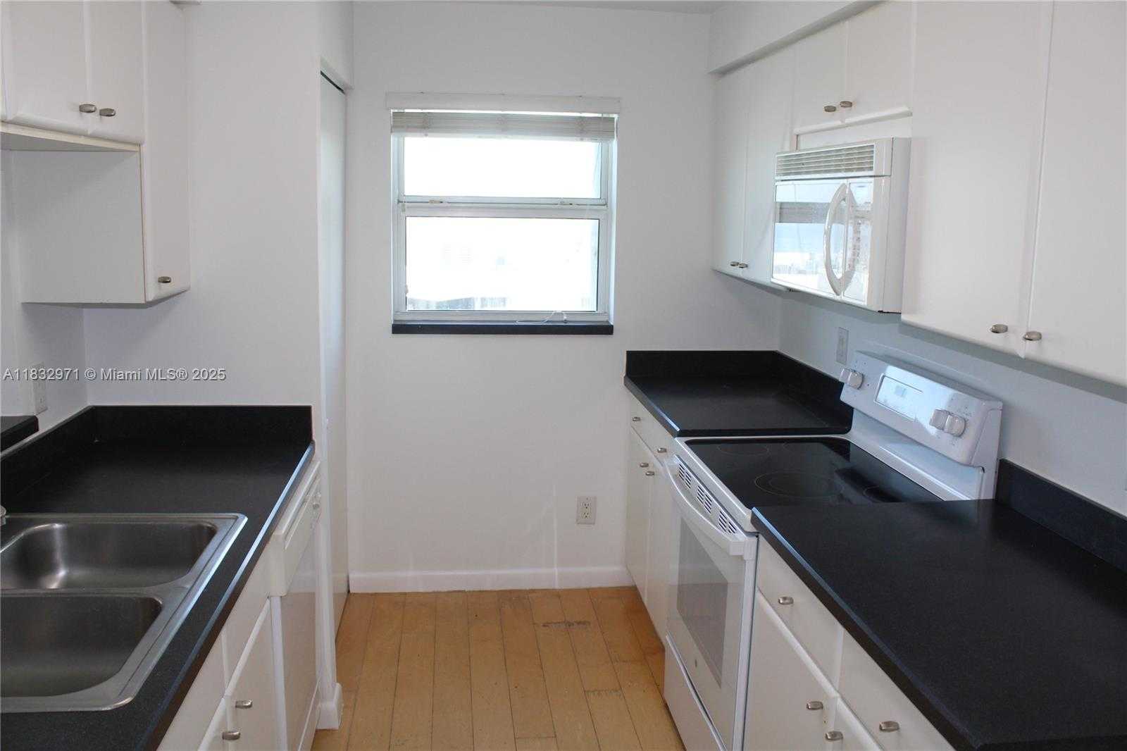 Small Image of 2475 BRICKELL AVE #1401, Miami Number 33