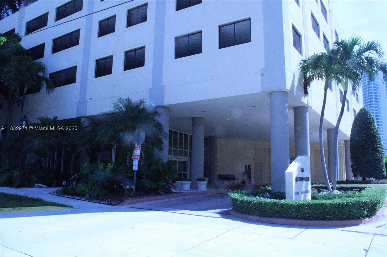 Small Image of 2475 BRICKELL AVE #1401, Miami Number 4