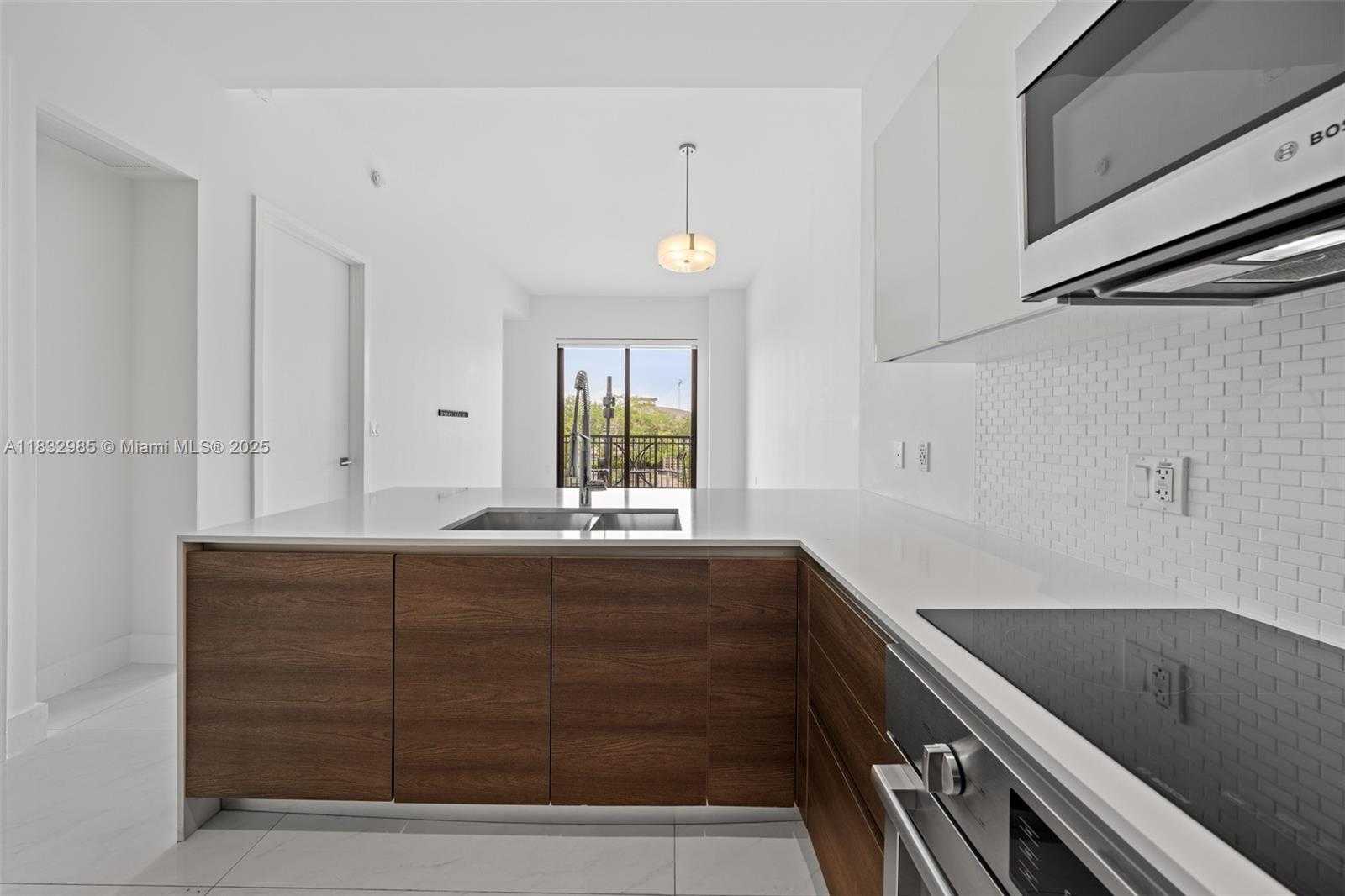 Small Image of 301 ALTARA AVE #213, Coral Gables Number 7