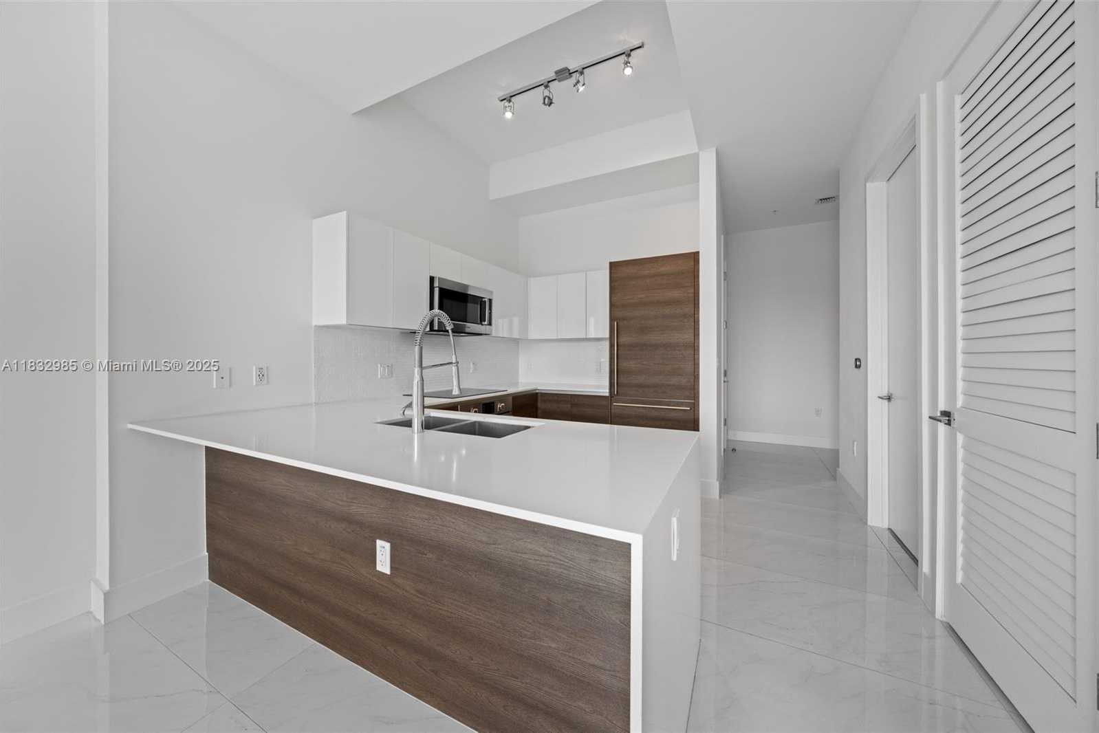 Small Image of 301 ALTARA AVE #213, Coral Gables Number 8