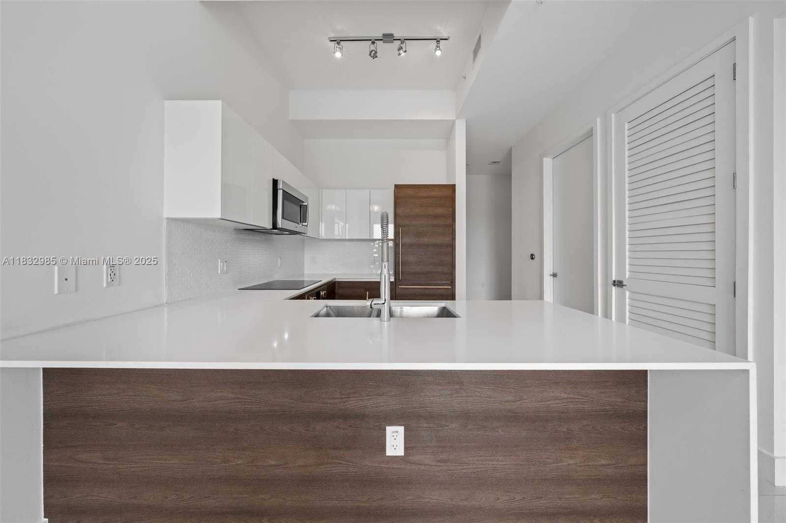 Small Image of 301 ALTARA AVE #213, Coral Gables Number 9