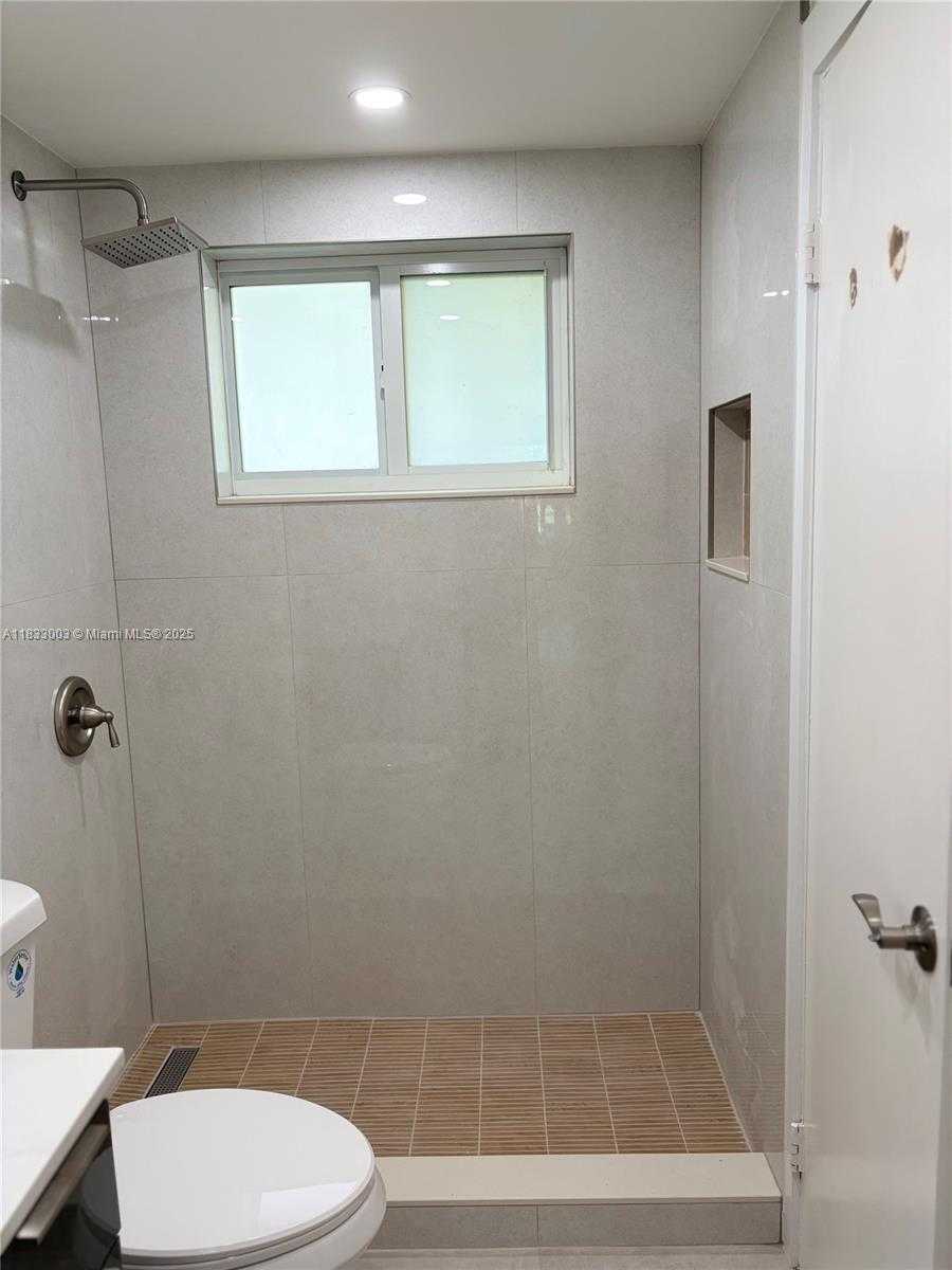 Small Image of 7850 CAMINO REAL #000, Miami Number 11