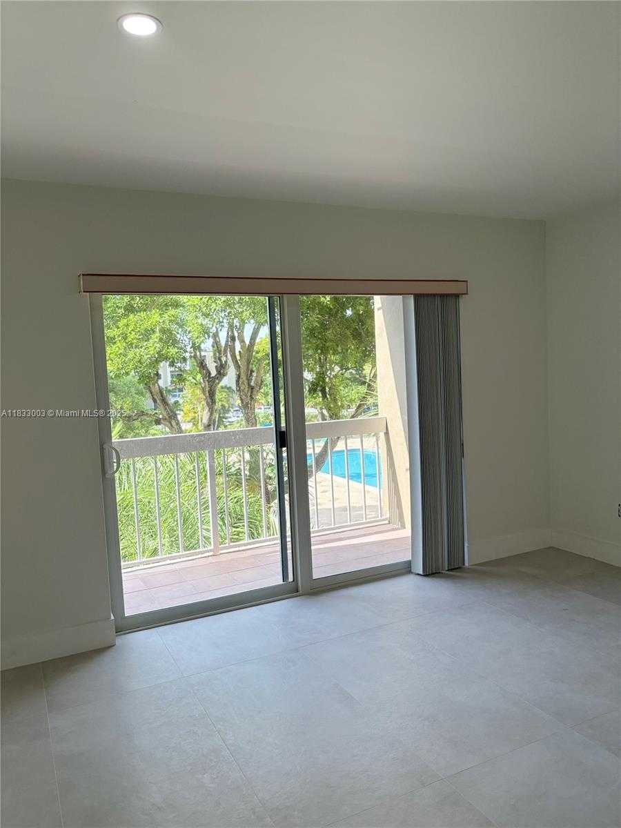 Small Image of 7850 CAMINO REAL #000, Miami Number 12