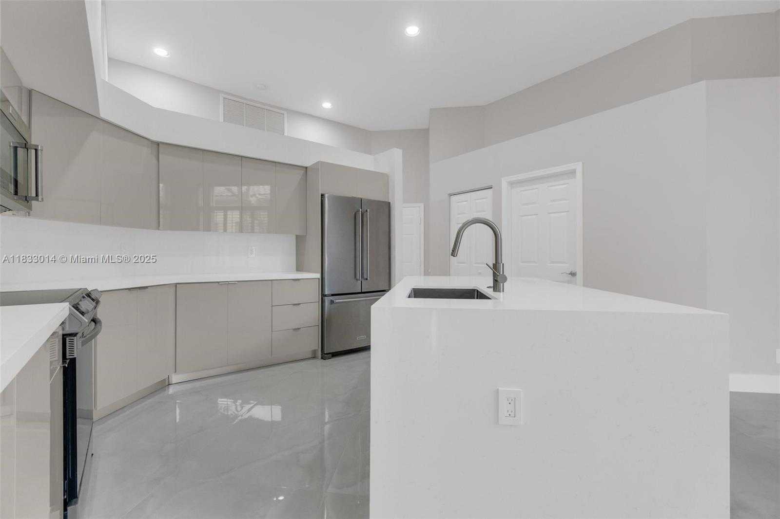 Small Image of 2553 BAY POINTE DR, Weston Number 10