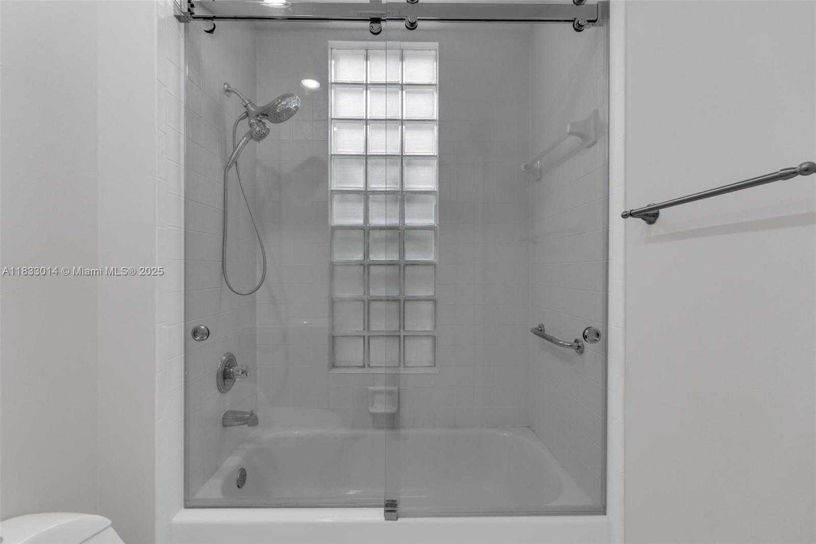 Small Image of 2553 BAY POINTE DR, Weston Number 16