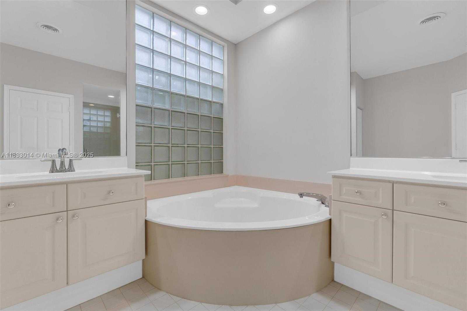 Small Image of 2553 BAY POINTE DR, Weston Number 18