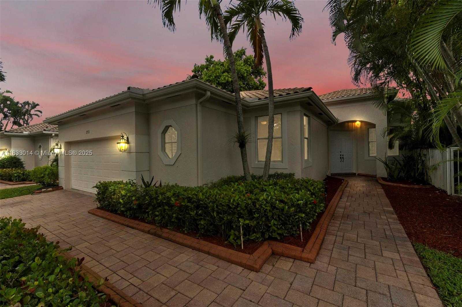 Small Image of 2553 BAY POINTE DR, Weston Number 2