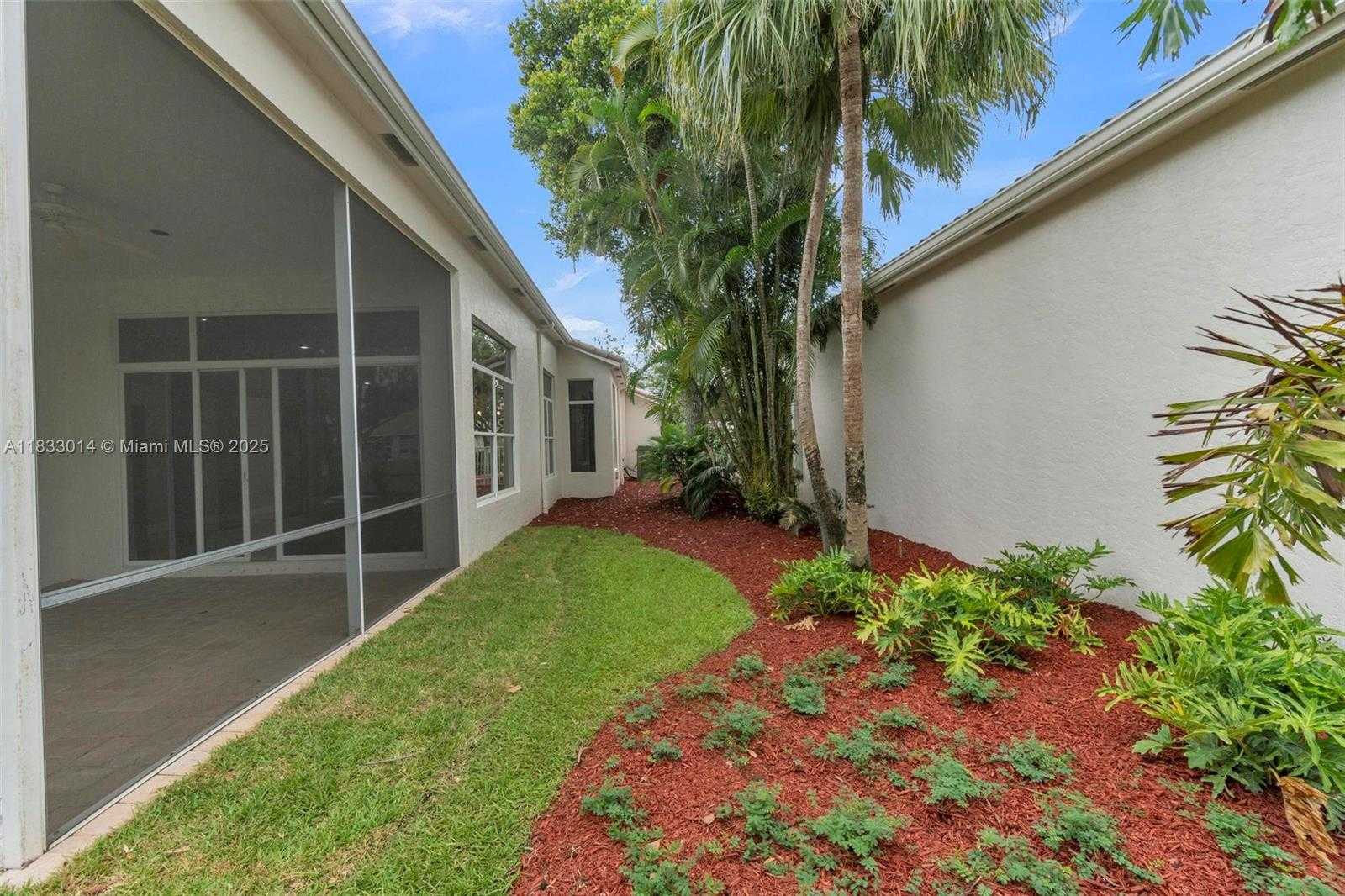 Small Image of 2553 BAY POINTE DR, Weston Number 37
