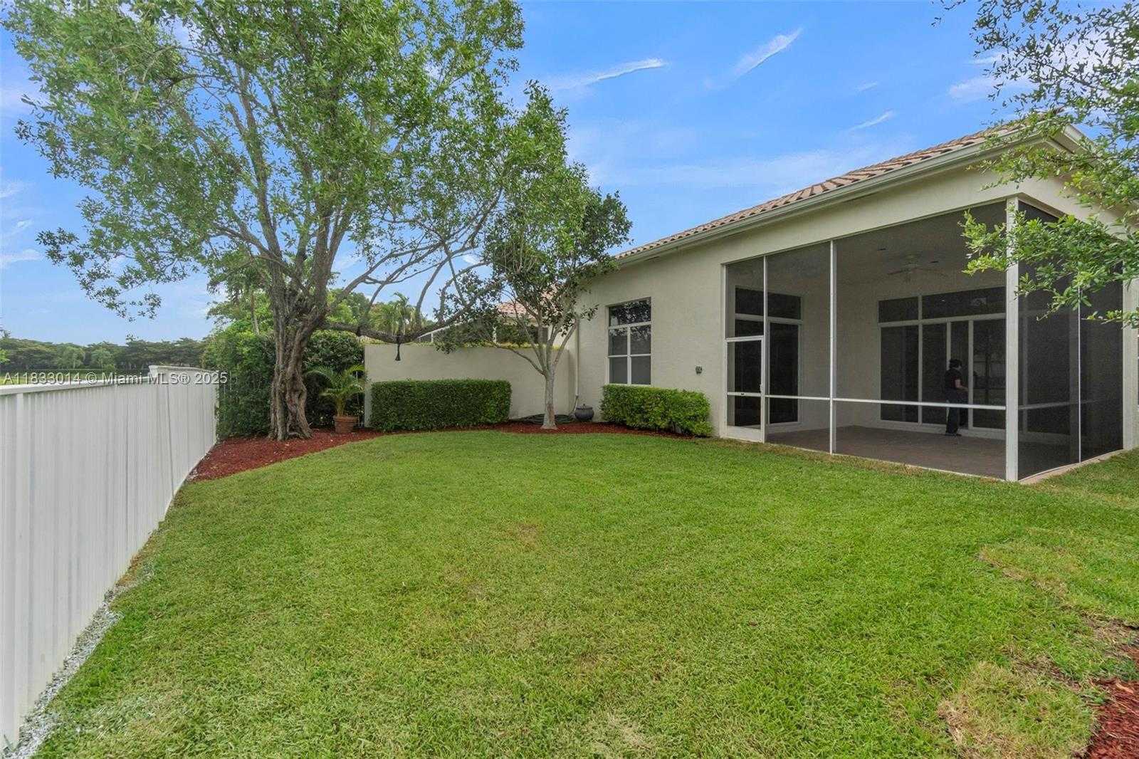 Small Image of 2553 BAY POINTE DR, Weston Number 39
