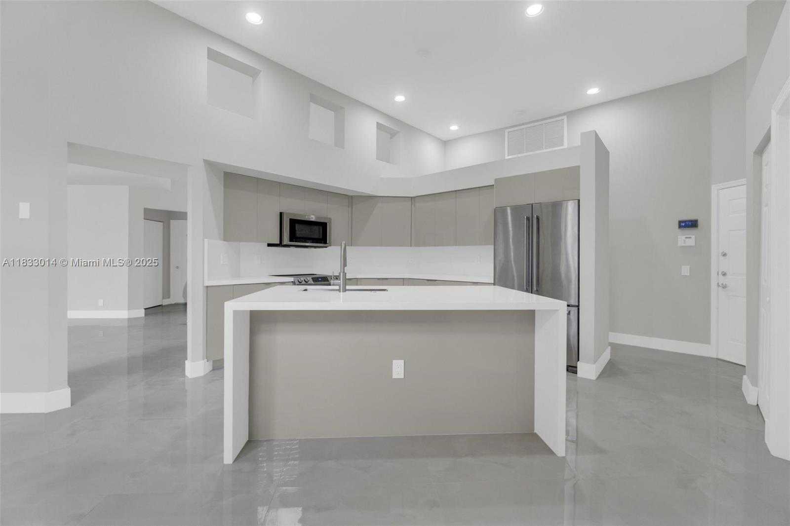 Small Image of 2553 BAY POINTE DR, Weston Number 4