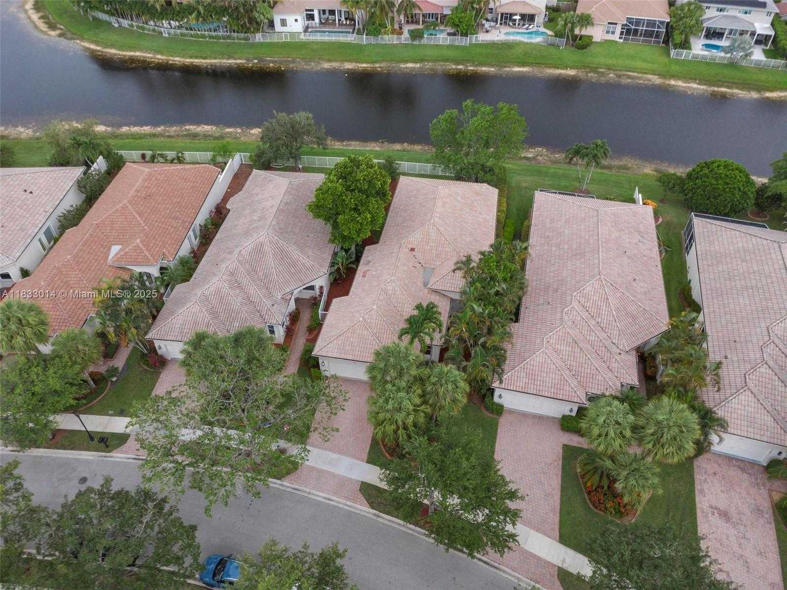 Small Image of 2553 BAY POINTE DR, Weston Number 41