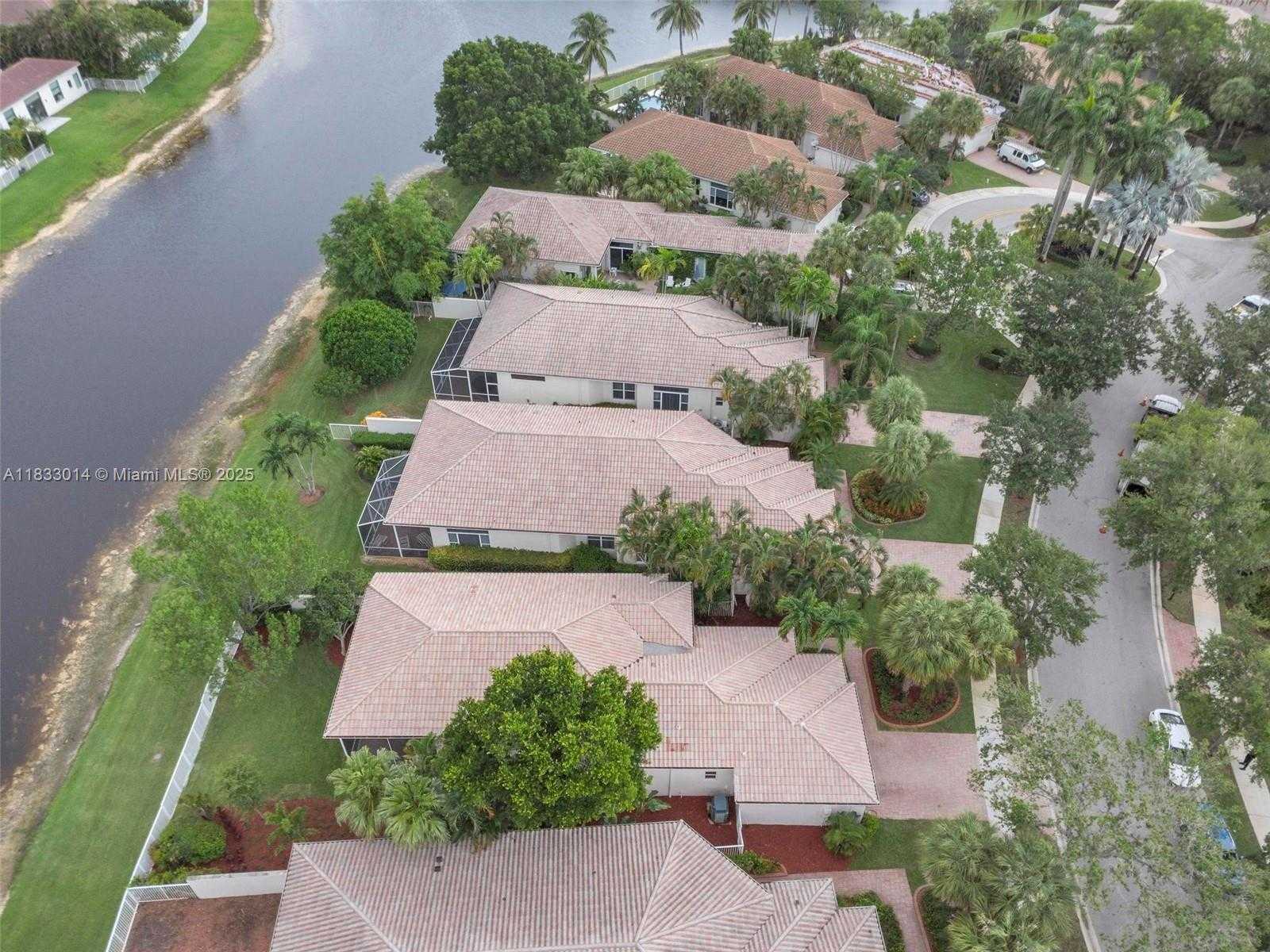 Small Image of 2553 BAY POINTE DR, Weston Number 42