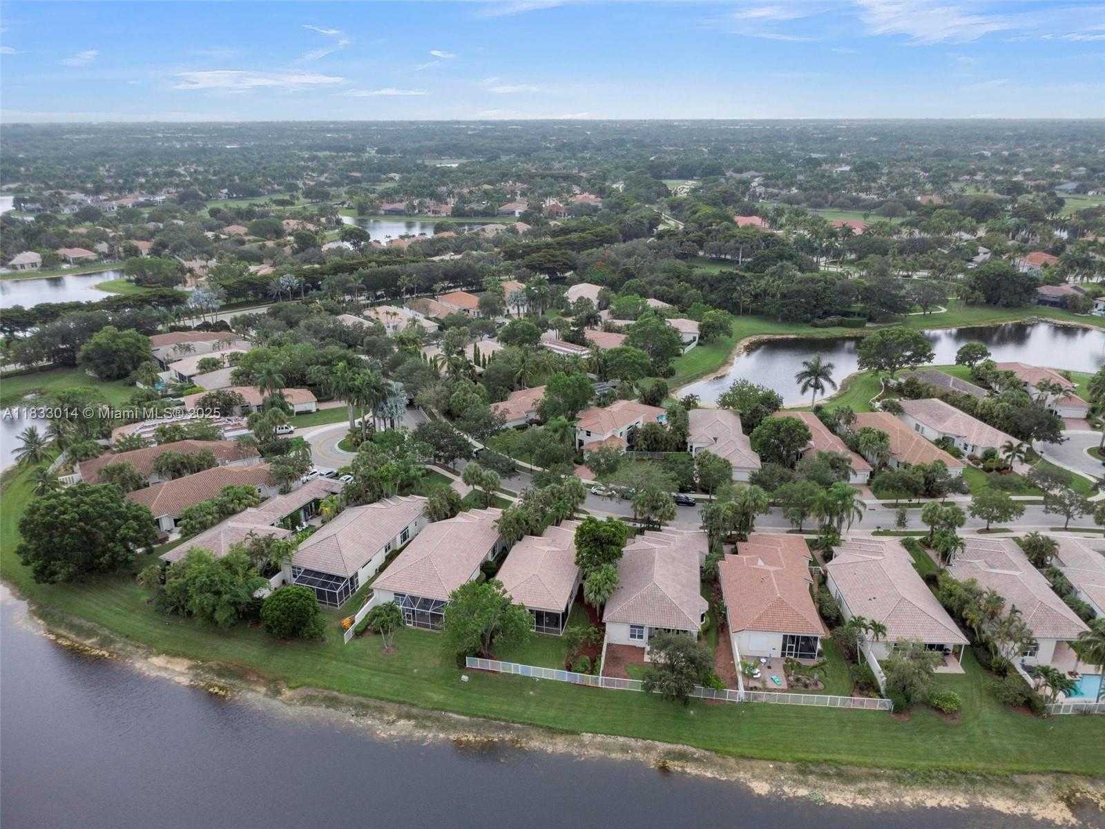 Small Image of 2553 BAY POINTE DR, Weston Number 43