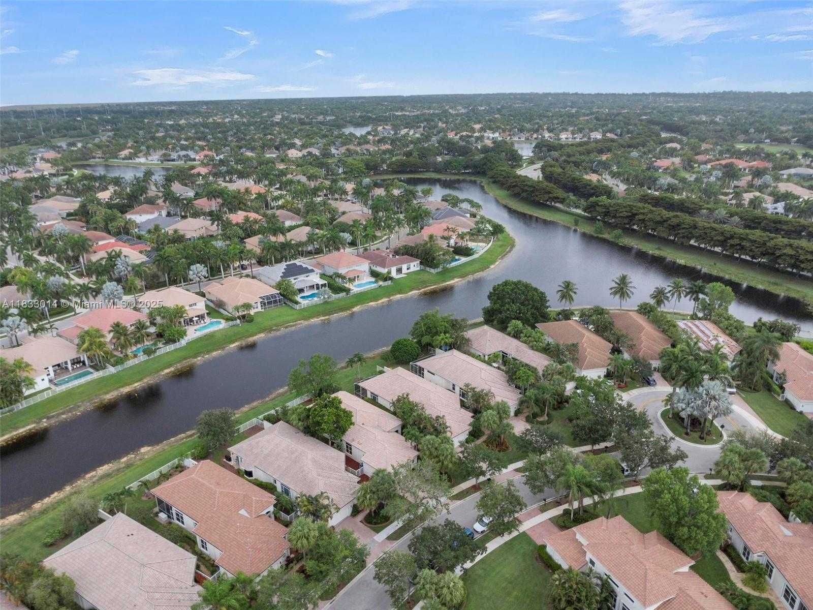 Small Image of 2553 BAY POINTE DR, Weston Number 44