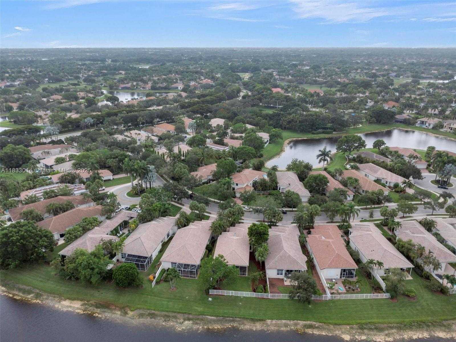 Small Image of 2553 BAY POINTE DR, Weston Number 47