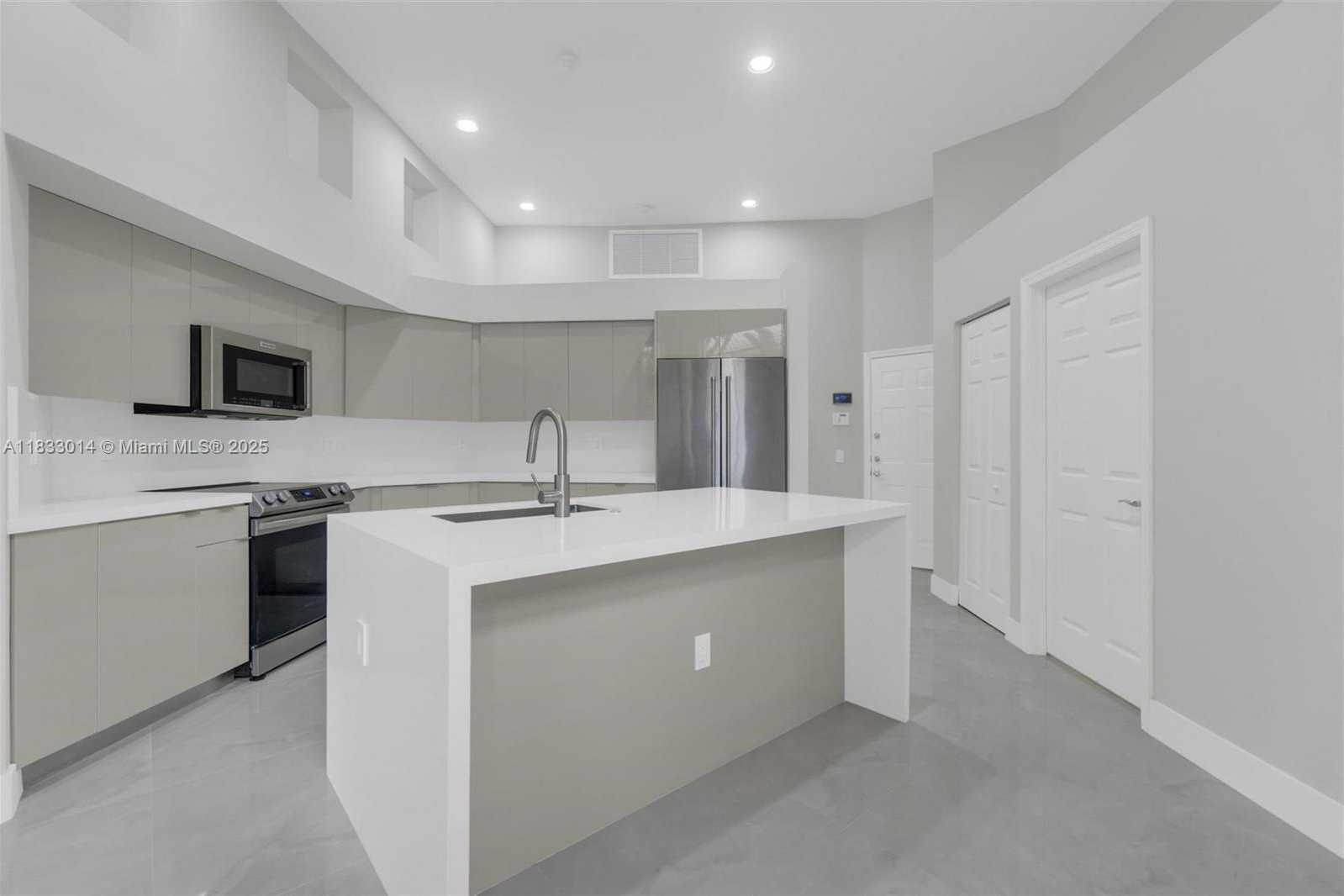 Small Image of 2553 BAY POINTE DR, Weston Number 5