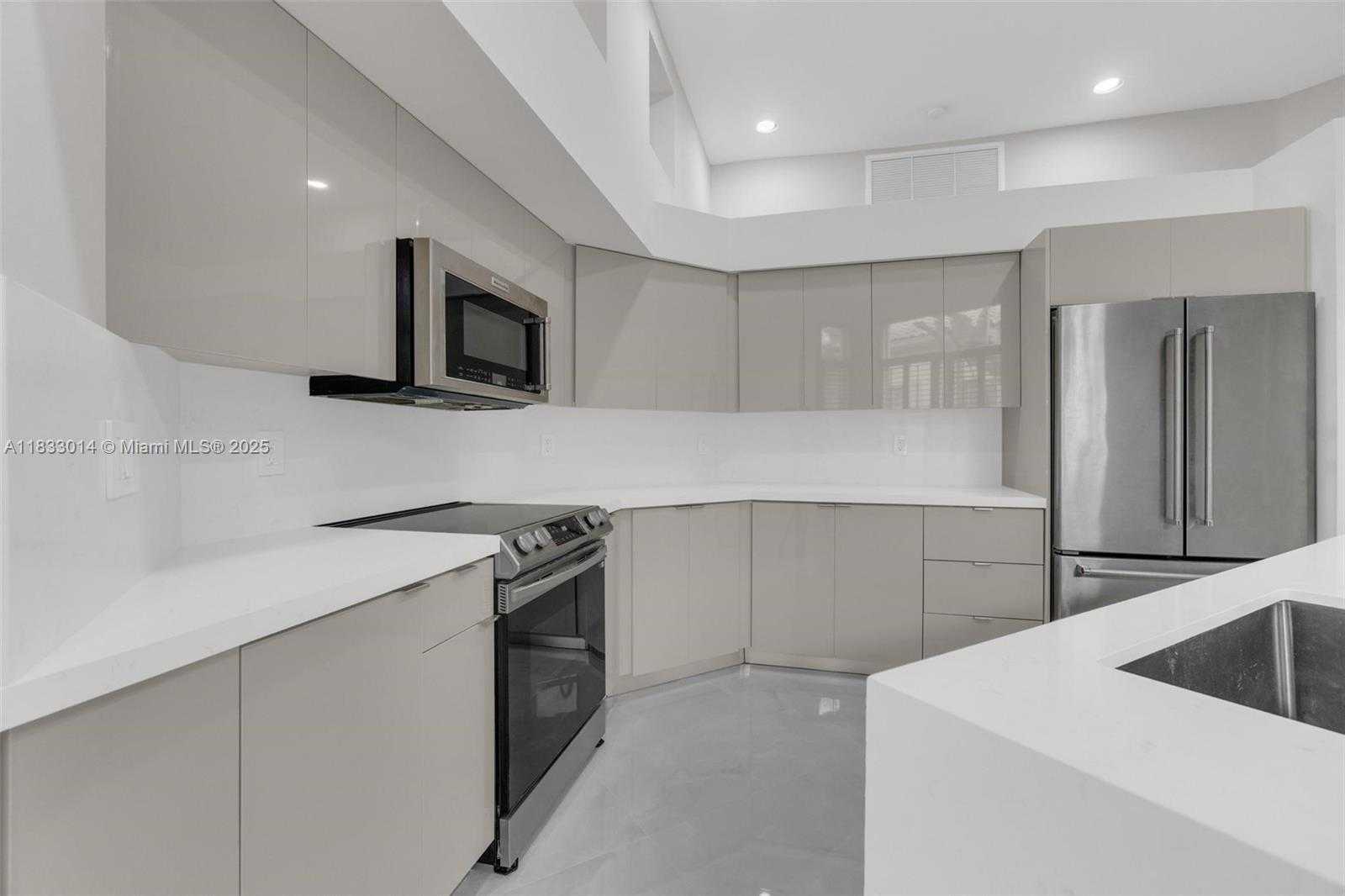 Small Image of 2553 BAY POINTE DR, Weston Number 6