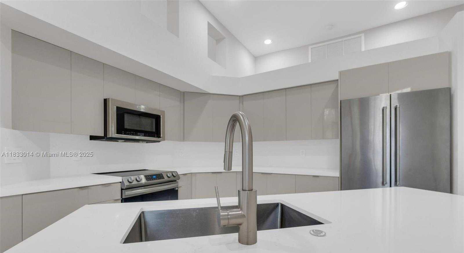 Small Image of 2553 BAY POINTE DR, Weston Number 7