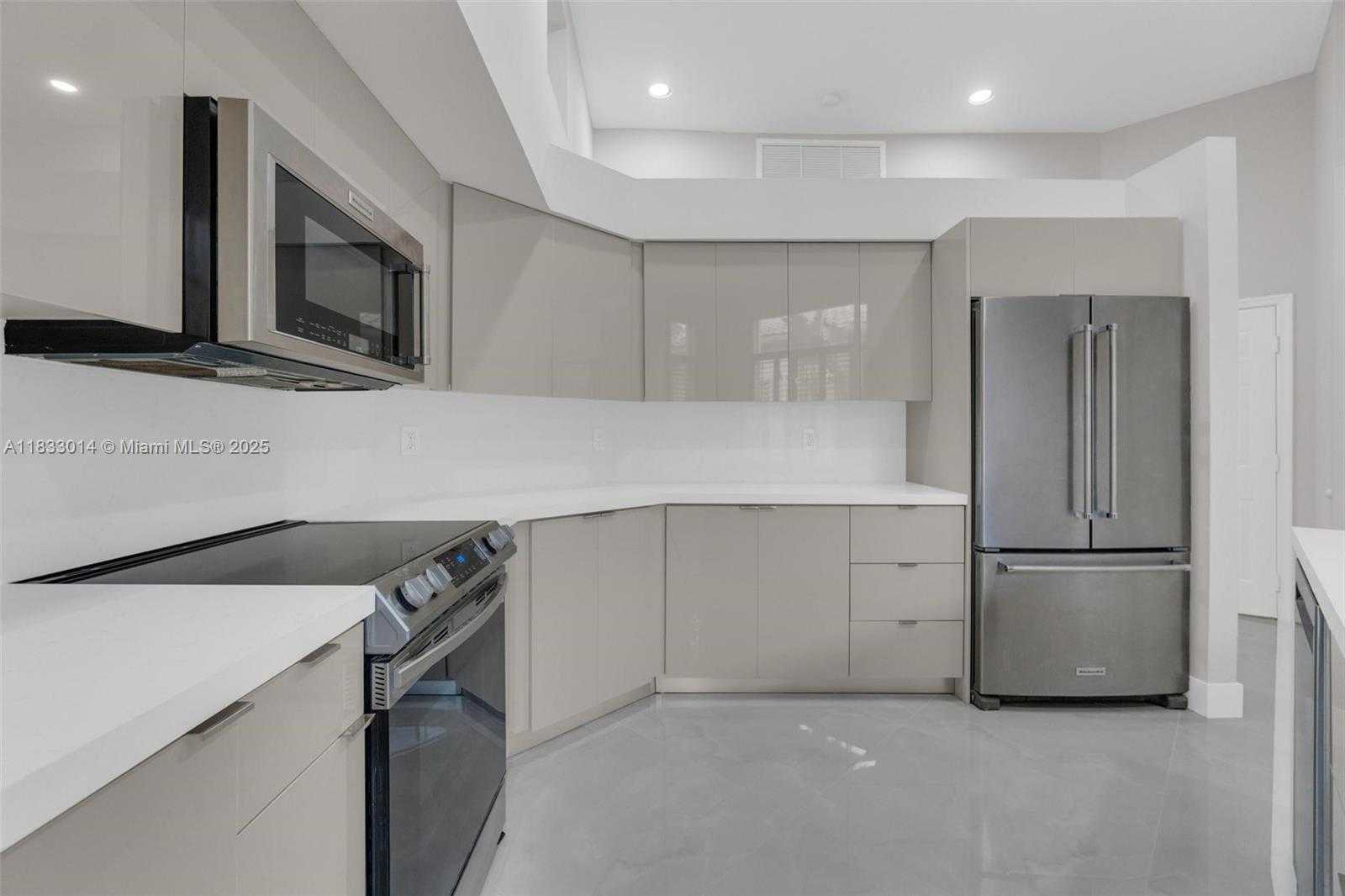 Small Image of 2553 BAY POINTE DR, Weston Number 9