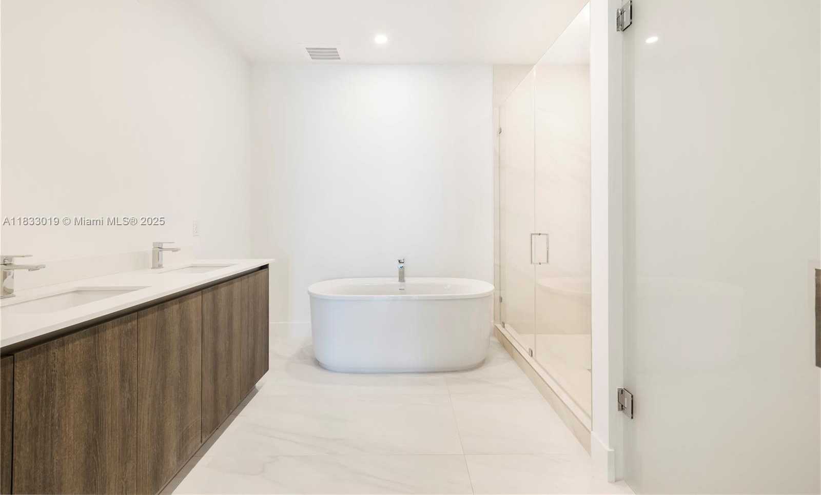 Small Image of 17550 COLLINS #1604, Sunny Isles Beach Number 15